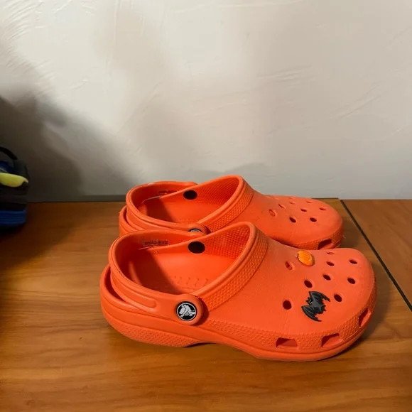 Women’s Crocs Classic Slip On Clog Shoe Orange Halloween Jibitz Casual Comfort 6 - Picture 3 of 5